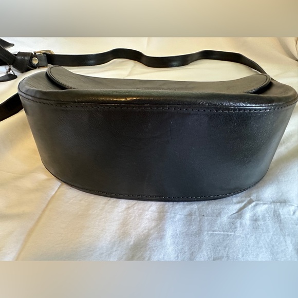 Black Oroton crossbody bag - Picture 4 of 7